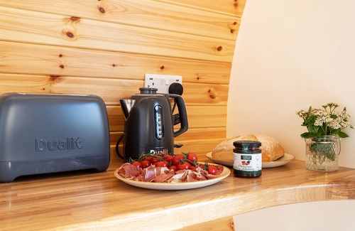 Grange-over-Sands Cottage | LITTLE HEANING, romantic, with hot tub in Cartmel