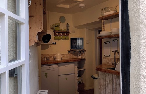 Northlew Cottage | Little HOF- free fast WIFI, EV charger, ideal for single business stays