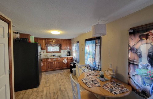 Ware House | Little House Inn - Private Home - Secluded - Ware - 2 bedroom, sleeps 6