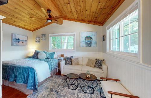 Sunset Cove Hotel | Little Lake Cottage