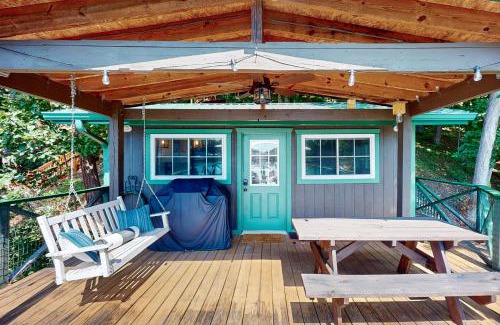 Sunset Cove Hotel | Little Lake Cottage