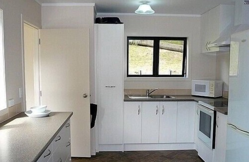 Oneroa Cottage | Little Oneroa - Little Oneroa Holiday Home