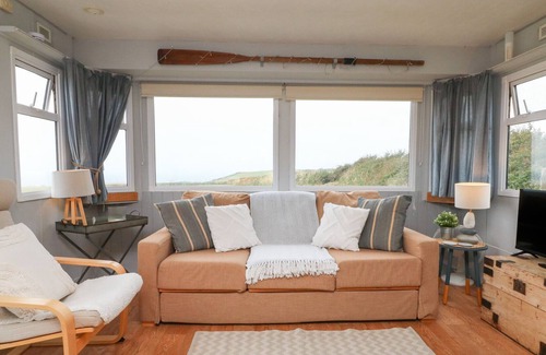 Hartland House | LITTLE PUFFINS, pet friendly, country holiday cottage in Hartland