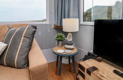 Hartland House | LITTLE PUFFINS, pet friendly, country holiday cottage in Hartland