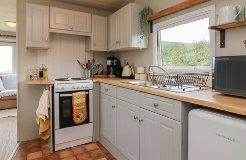 Hartland House | LITTLE PUFFINS, pet friendly, country holiday cottage in Hartland