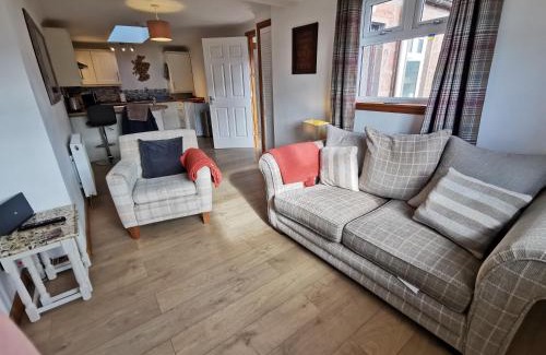 Kirriemuir House | Little Red Kirriemuir