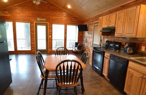 Heber Springs Cabin | Little Red River Front Cabin