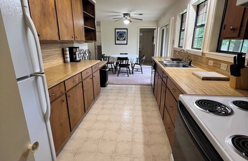 Flora Cottage | Little Riverbank cottage is a unit on the river banks of the Cane River.