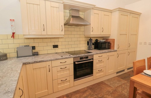 North Sunderland Cottage | LITTLE TERN, pet friendly, with a garden in Seahouses