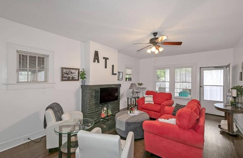 Edgewood House | Little White House