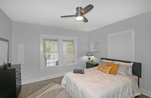 Edgewood House | Little White House