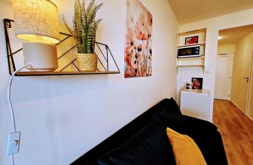 Chodov Apartment | LIVE-INN PRAGUE 1 BDR CITY VIEW SUITE FOR 1-4 GUESTS, 20 Mins to center, Lift, Gym, Reception, Parking, Roof Terrace, Game & Party