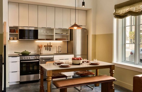 Yamacraw Village Apartment | Live Like a Local in Downtown Savannah + Pool