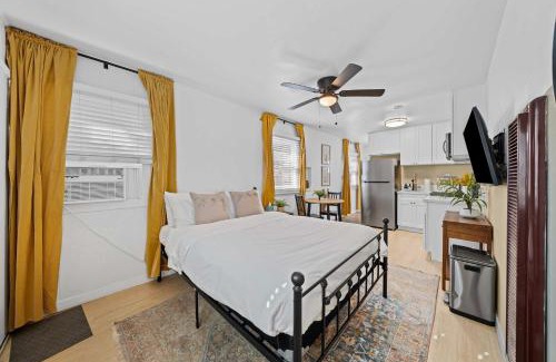 Pacific Beach Apartment | Live like a local - Studio with huge backyard