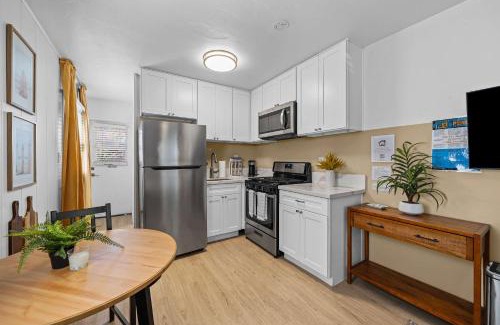 Pacific Beach Apartment | Live like a local - Studio with huge backyard