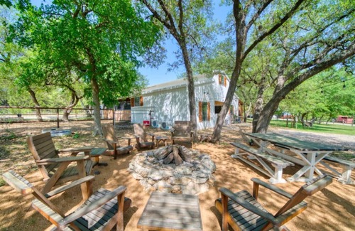 Dripping Springs House | Live Oak Lodge, at Wanderin’ Star Farms