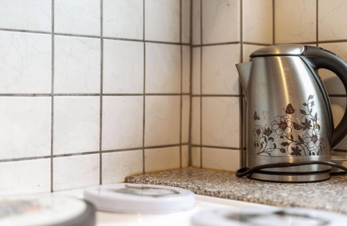 Grinzing House | Lively Holiday Home in Wien With Private Garden