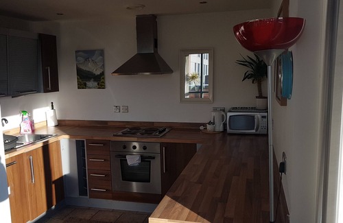 Liverpool City Centre Apartment | Liverpool City Centre , Flexible Self Check-In, Balcony Views, Netflix/TV/WiFi