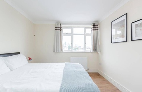 Whitechapel Apartment | Liverpool Street 3 Bedrooms 2 Bathrooms up to 8!