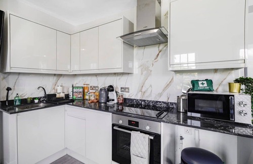Chiswick Apartment | LiveStay - 3Bed 2Bath Apt in Chiswick Free Parking