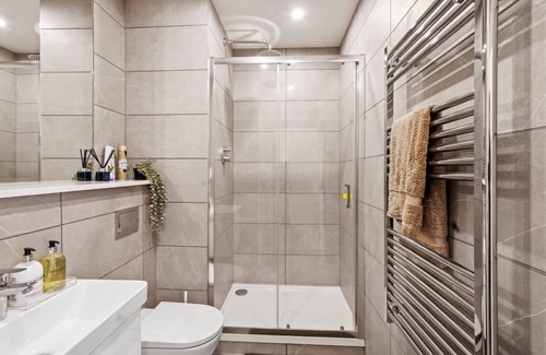 Burnt Oak Apartment | Livestay Modern Apartment in Burnt Oak DUP