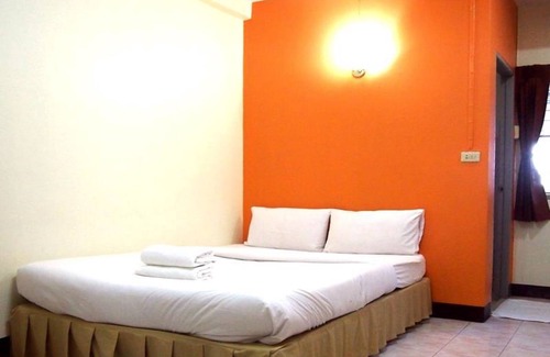 Nai Mueang Hotel | Living Apartment