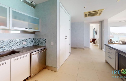 Simpson Bay Condo | ☀️Living The Dream by IRE Vacations - Luxury Penthouse on Simpson Bay Beach🌴