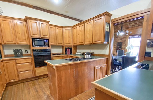 Enterprise Apartment | L👀K! Main Street Loft -- Historic Building in Downtown Enterprise - SLEEPS 8-10