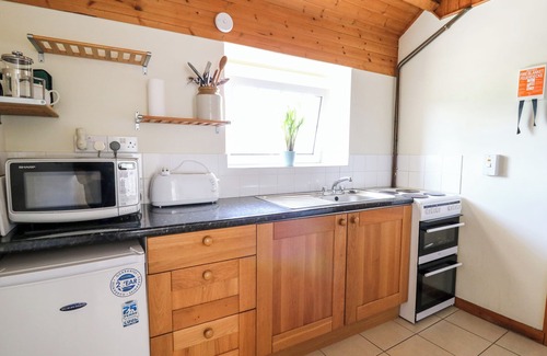 Llanwrda Cottage | LLETY'R WENNOL, pet friendly, character holiday cottage in Ffarmers