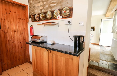 Llanwrda Cottage | LLETY'R WENNOL, pet friendly, character holiday cottage in Ffarmers