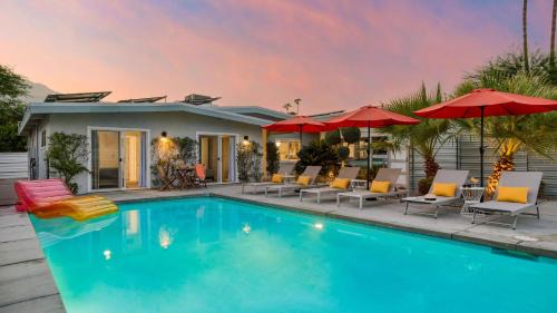 Palm Springs House | Lloyd by AvantStay Palm Spring Paradise w Pool Large Yard Table Tennis Permit3779