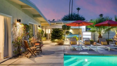 Palm Springs House | Lloyd by AvantStay Palm Spring Paradise w Pool Large Yard Table Tennis Permit3779