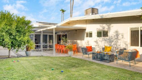 Palm Springs House | Lloyd by AvantStay Palm Spring Paradise w Pool Large Yard Table Tennis Permit3779