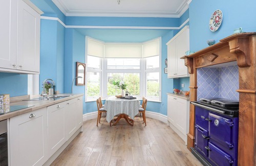 Criccieth House | LLYS OWEN, pet friendly, country holiday cottage in Criccieth