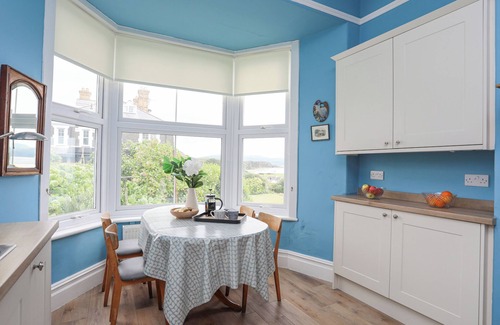 Criccieth House | LLYS OWEN, pet friendly, country holiday cottage in Criccieth