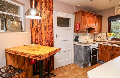 Carmarthen Cottage | Llys-yr-onnen