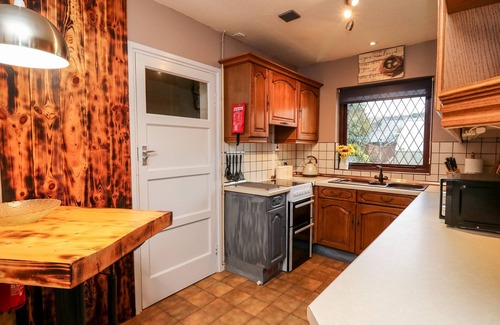 Carmarthen Cottage | Llys-yr-onnen