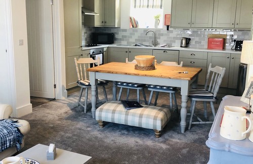 Port Isaac Apartment | Lobber - Sea views apartment with parking in a house overlooking the bay