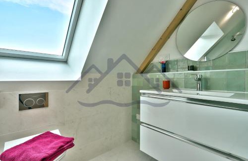 Guilvinec House | LocaLise - M14 - Caligourdaine - Maison d'exception - Construction de 2024 - à 30m de la mer et quelques pas des plages - extérieur clos - 4 places de parking privatives - wifi inclus - draps inclus - centre et port à 7 minutes à pied