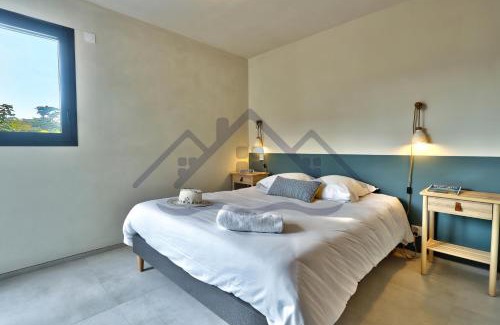 Guilvinec House | LocaLise - M14 - Caligourdaine - Maison d'exception - Construction de 2024 - à 30m de la mer et quelques pas des plages - extérieur clos - 4 places de parking privatives - wifi inclus - draps inclus - centre et port à 7 minutes à pied