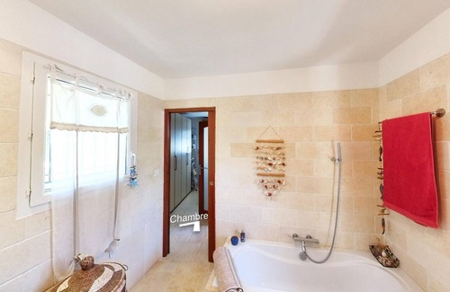 Flayosc Bed & Breakfast | Location Chambre Piscine Terrasse Jardin au Calme Petit Déjeuner Inclus