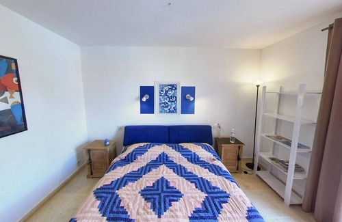 Flayosc Bed & Breakfast | Location Chambre Piscine Terrasse Jardin au Calme Petit Déjeuner Inclus