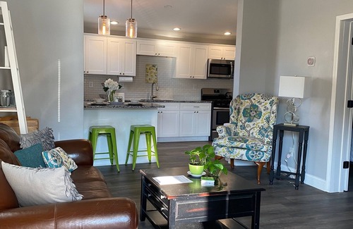 Clifton House | Location, Location - 2BR/1BA-Steps from Frankfort