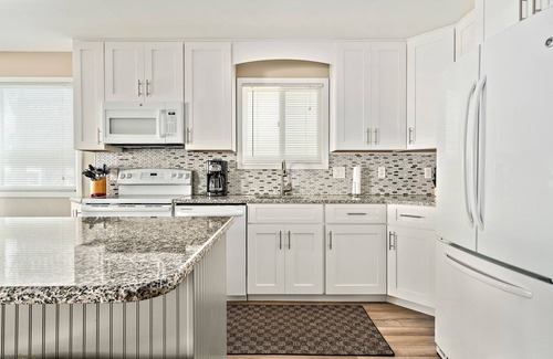 South End House | LOCATION LOCATION South End Beach Retreat! STEPS TO BEACH!