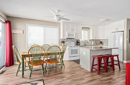 South End House | LOCATION LOCATION South End Beach Retreat! STEPS TO BEACH!