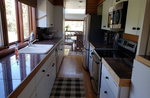 Keystone House | Location! Ski Lifts 5 Min, Shuttle, New Runs, Views, HotTub, Snake River, PETS