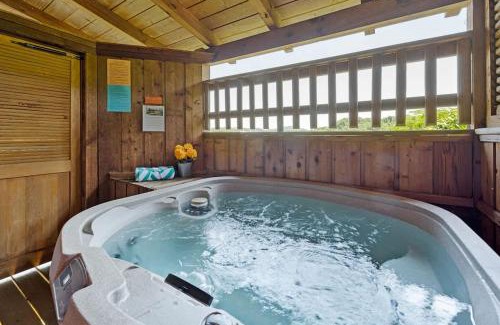 Gatlinburg - Pigeon Forge House | Location Smokies Log Cabin Hot Tub Fireplace