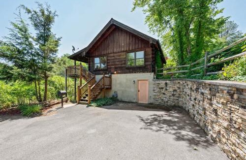 Gatlinburg - Pigeon Forge House | Location Smokies Log Cabin Hot Tub Fireplace