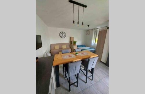 Vinassan Apartment | Location studio entre garrigue et mer