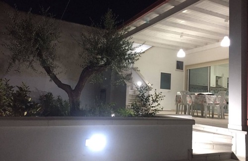 Campomarino di Maruggio Villa | Location with a modern and luxury style, 80 meters from the sea.